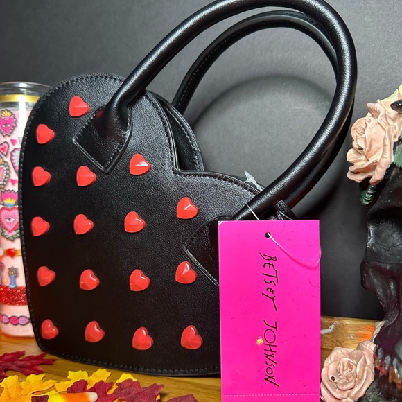 Betsey Johnson heart shaped bag❤️ - Picture 3 of 10